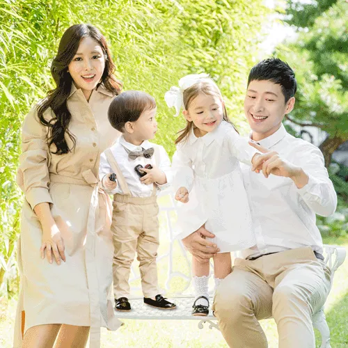 Chụp ảnh Gia đình tại Studio - Di sản Hình ảnh Vô giá của Tình yêu Thương