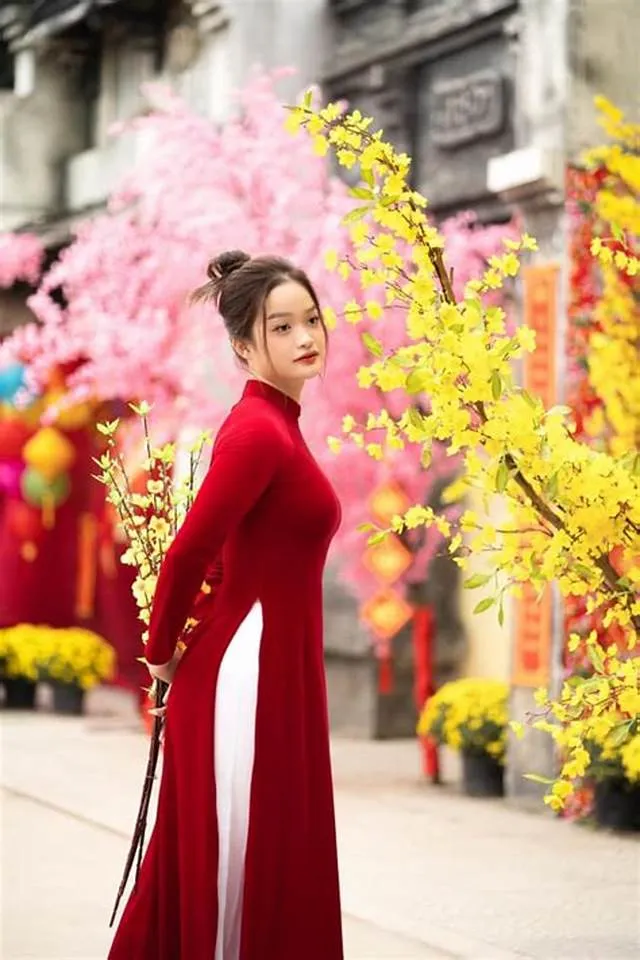 Vì sao áo dài là trang phục không thể thiếu trong những ngày Tết?