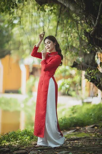 Rạng rỡ đón xuân trong tà áo dài truyền thống