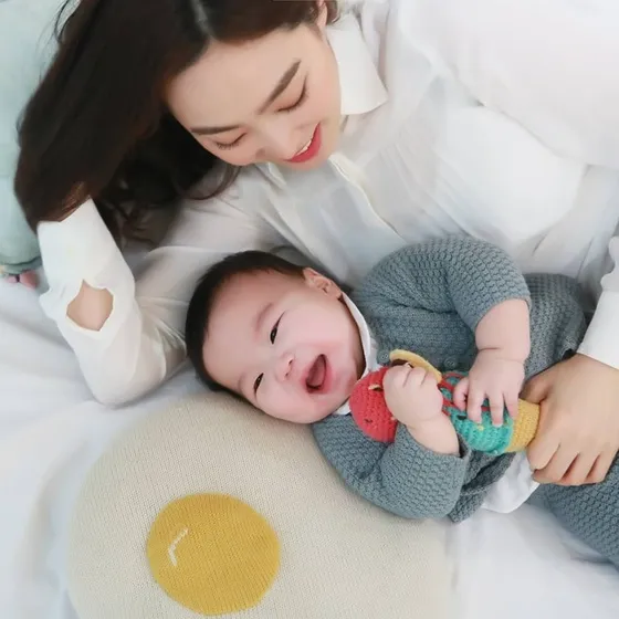 "Kết nối từ Trái tim": Gợi ý Tạo dáng và Tương tác Tự nhiên khi Chụp ảnh Mẹ và Bé